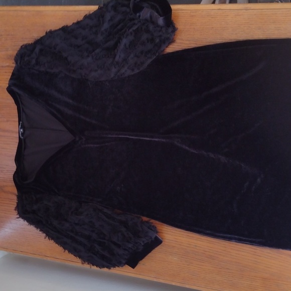 1 State Black Velvet V Neck Mini Dress w Faux Feather Sleeves - Picture 10 of 12